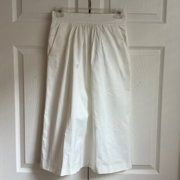 White pleated skirt - Picture 1 of 9